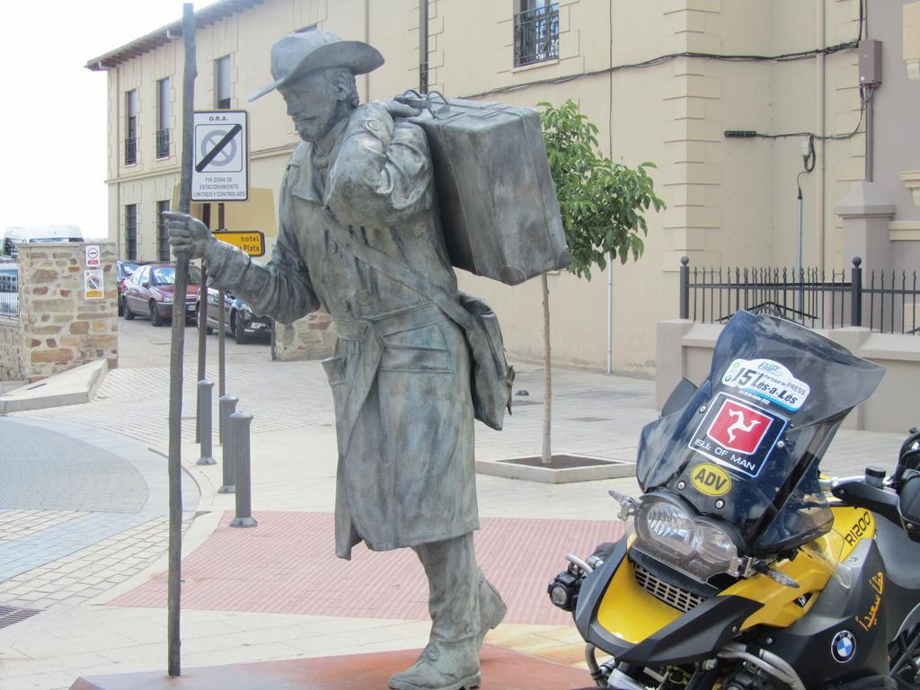 La Posada De Toribia Val De San Lorenzo Bagian luar foto