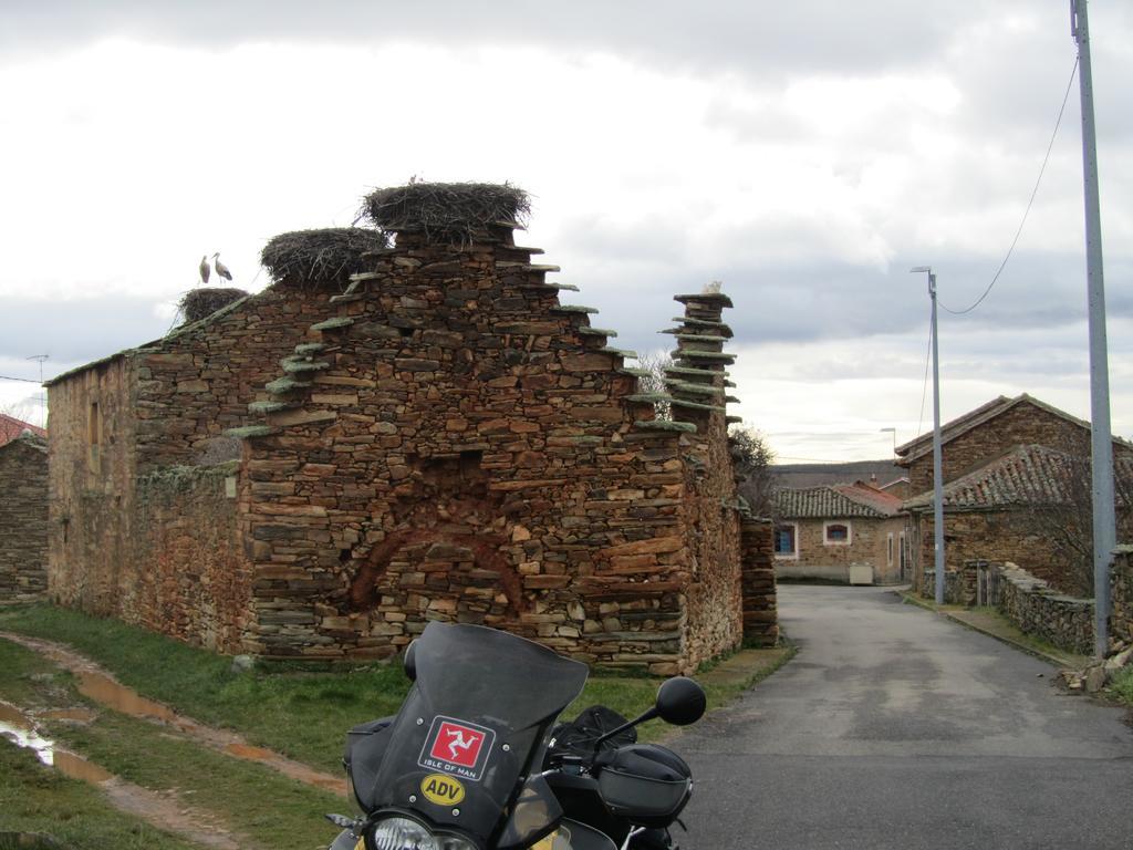 La Posada De Toribia Val De San Lorenzo Bagian luar foto