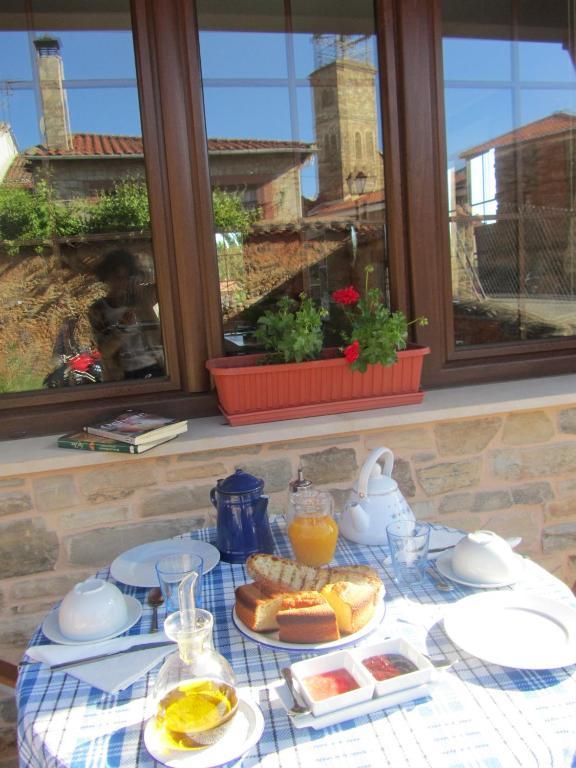 La Posada De Toribia Val De San Lorenzo Bagian luar foto