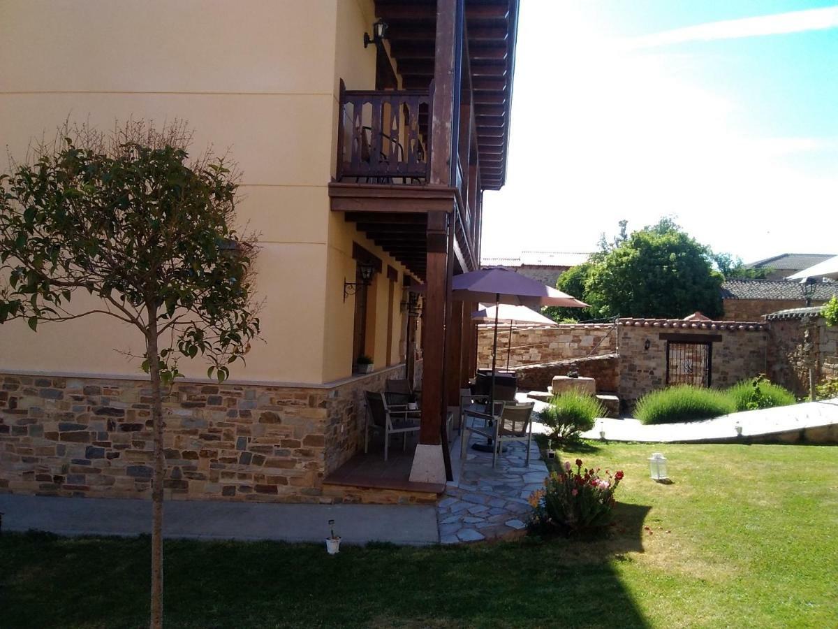 La Posada De Toribia Val De San Lorenzo Bagian luar foto